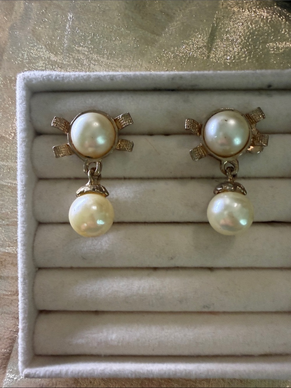 Vintage Classic Gold Pearl Drop Earrings - White Pearls 1980s-1990s